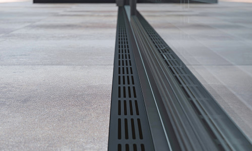 7009170-Ultra Drain Blackline Straight